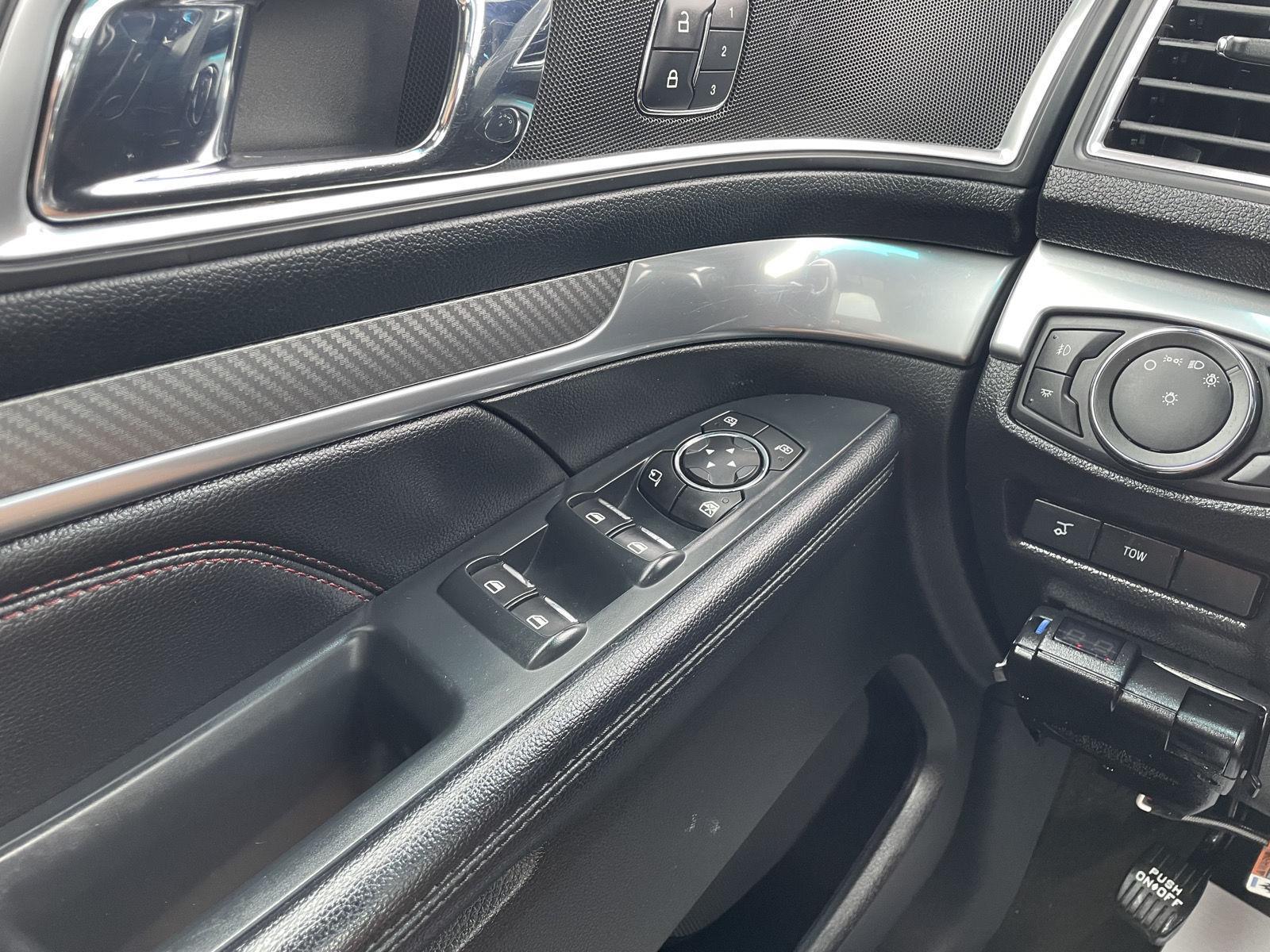 Vehicle photo 32