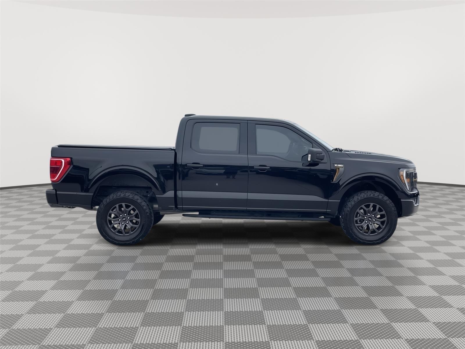 Vehicle photo 6