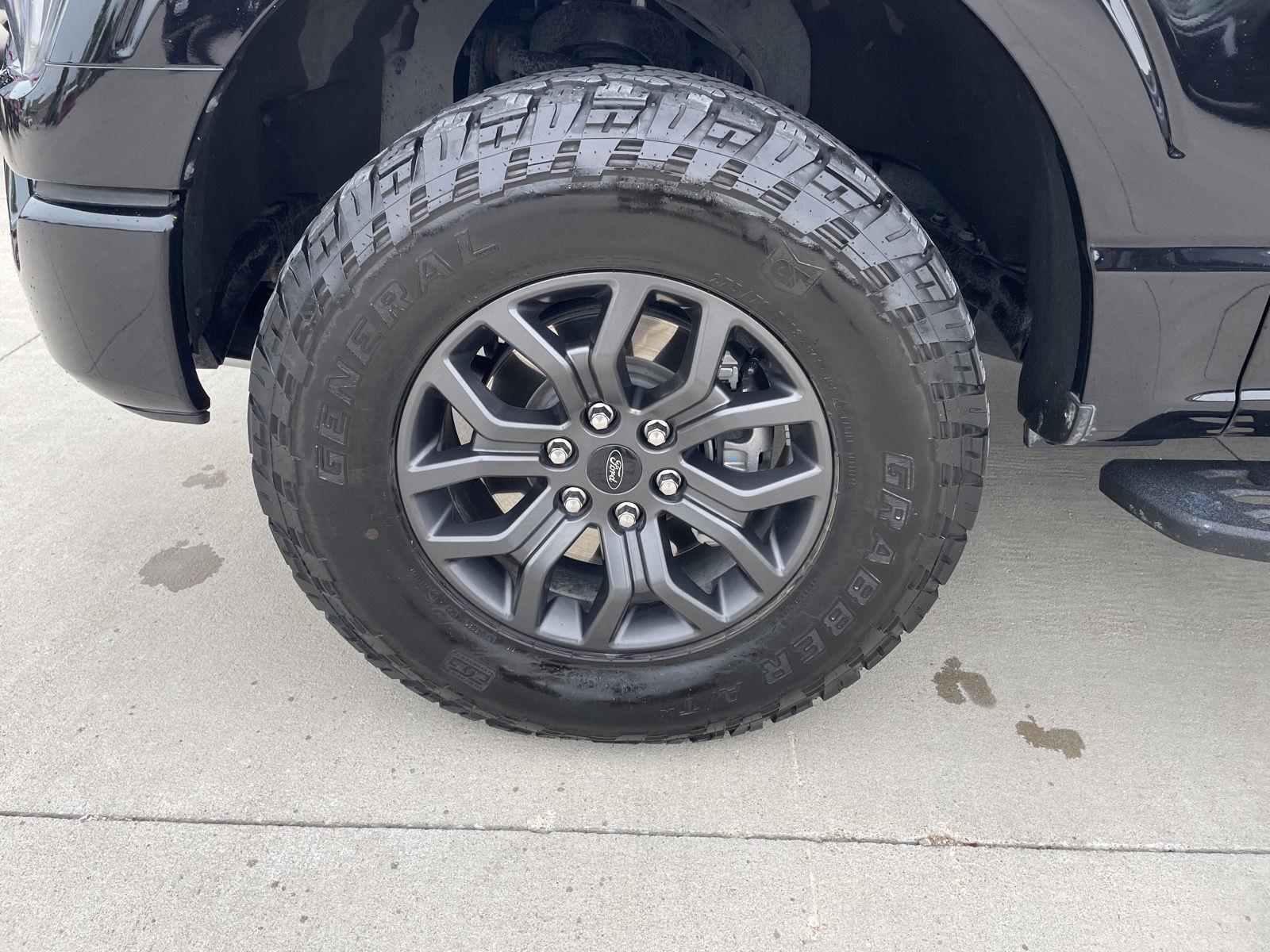 Vehicle photo 10