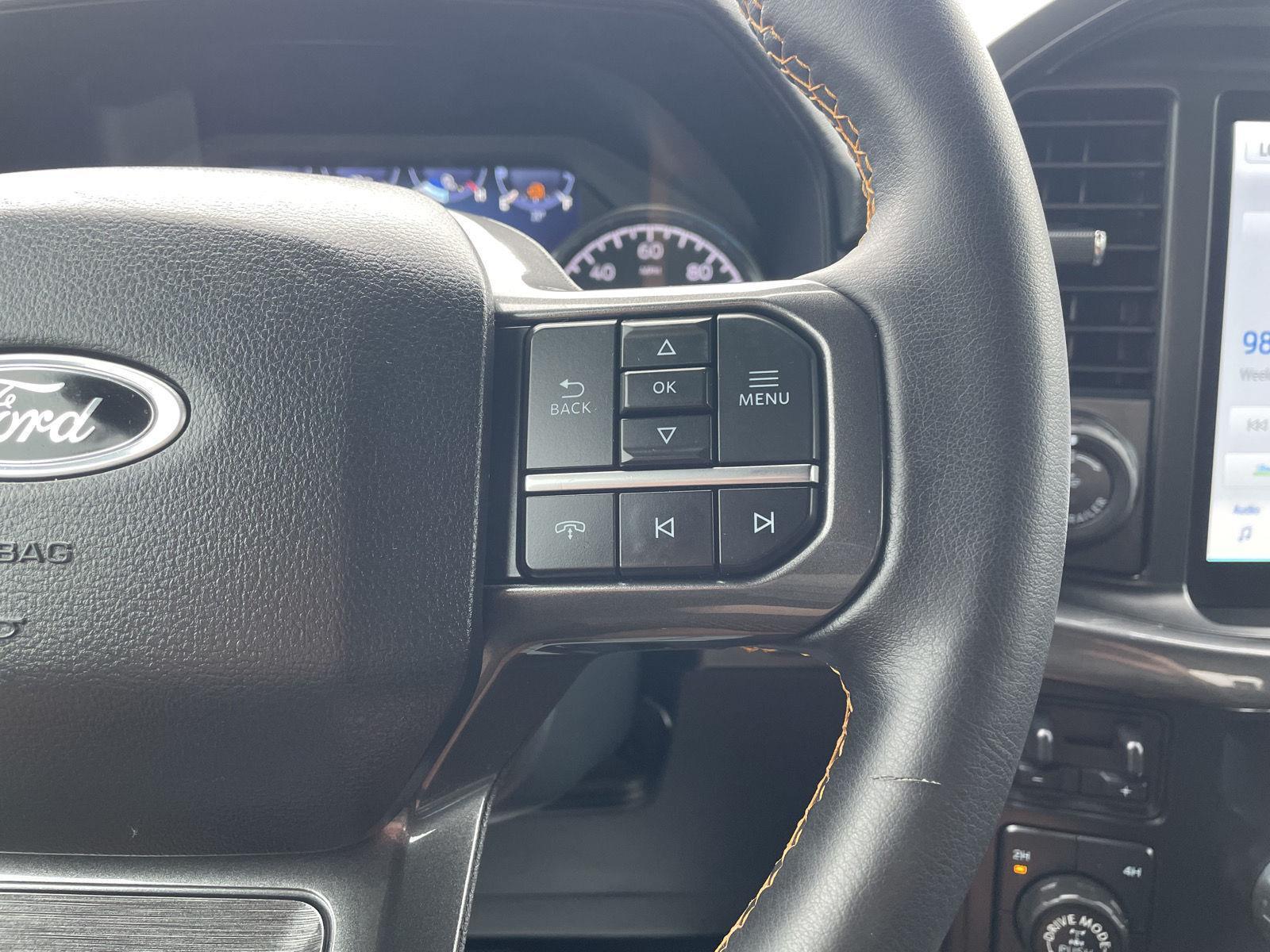 Vehicle photo 14