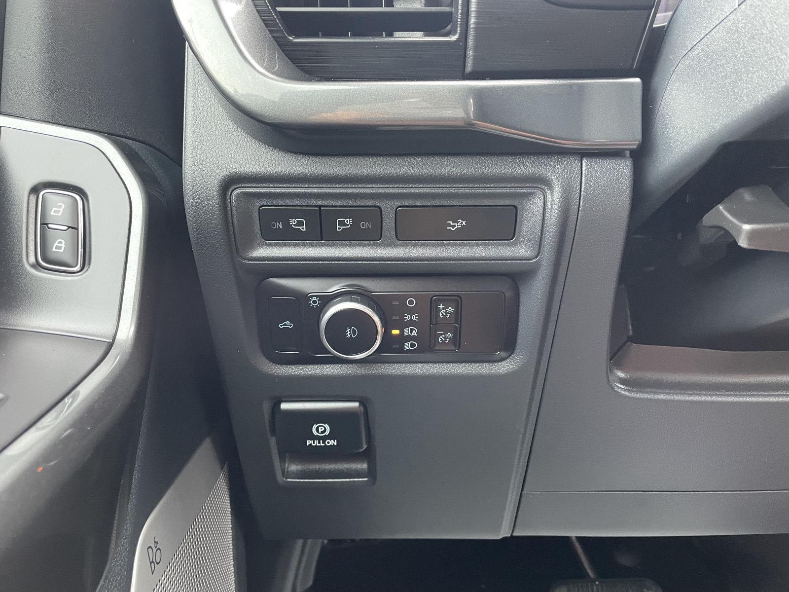 Vehicle photo 16