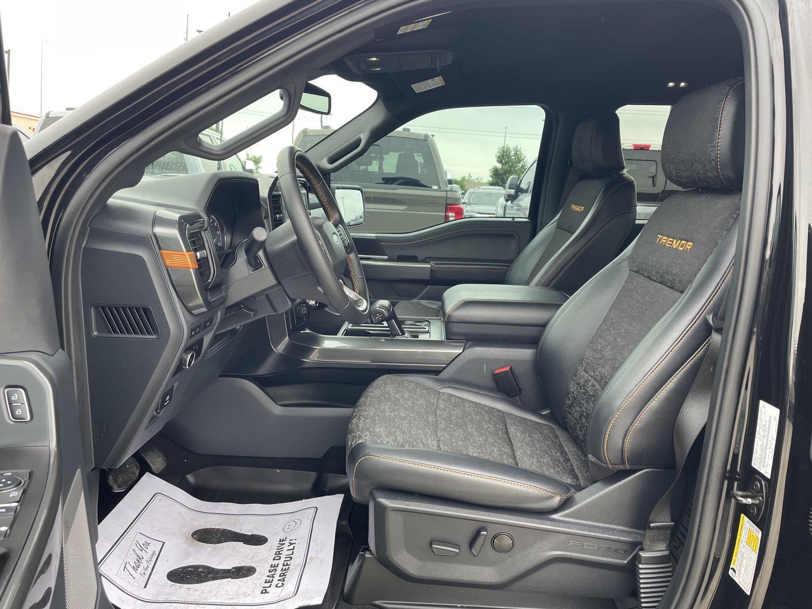 Vehicle photo 17