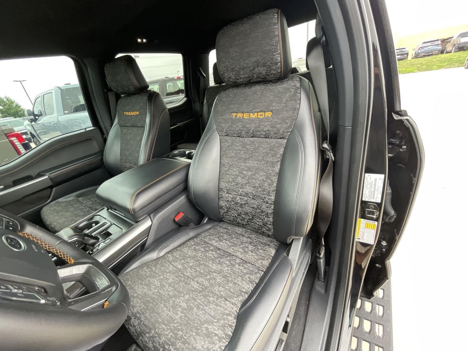 Vehicle photo 18