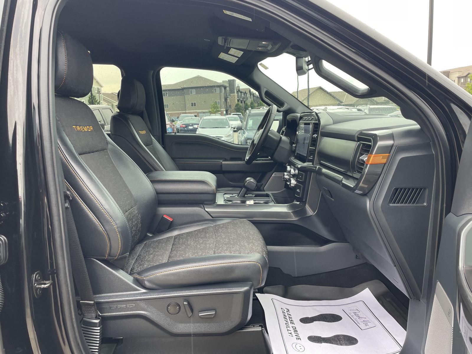 Vehicle photo 19