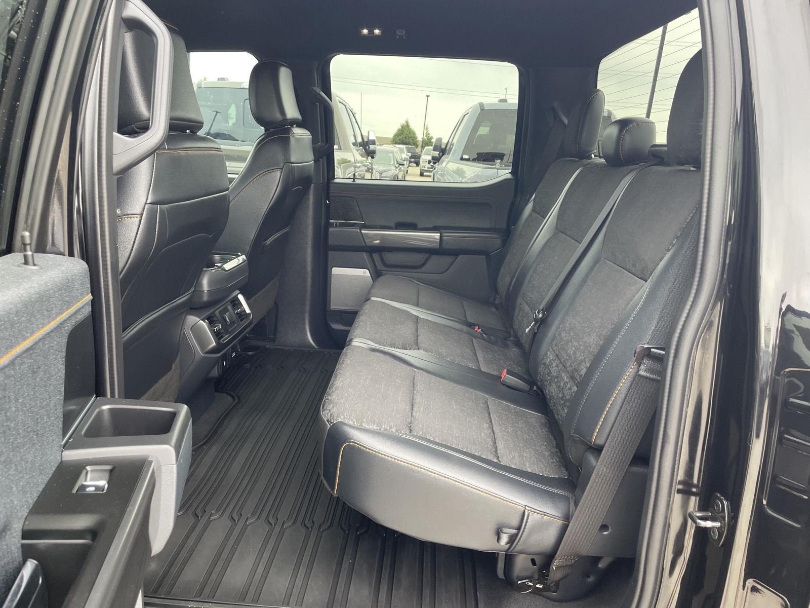 Vehicle photo 20