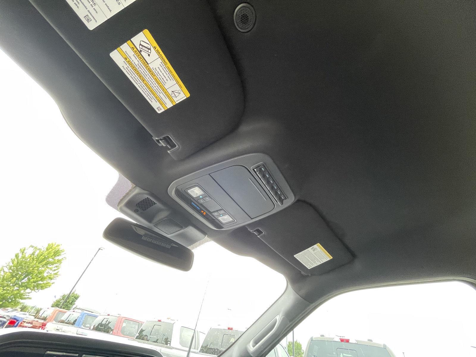 Vehicle photo 21
