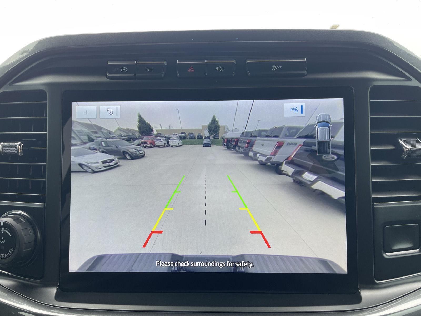 Vehicle photo 23