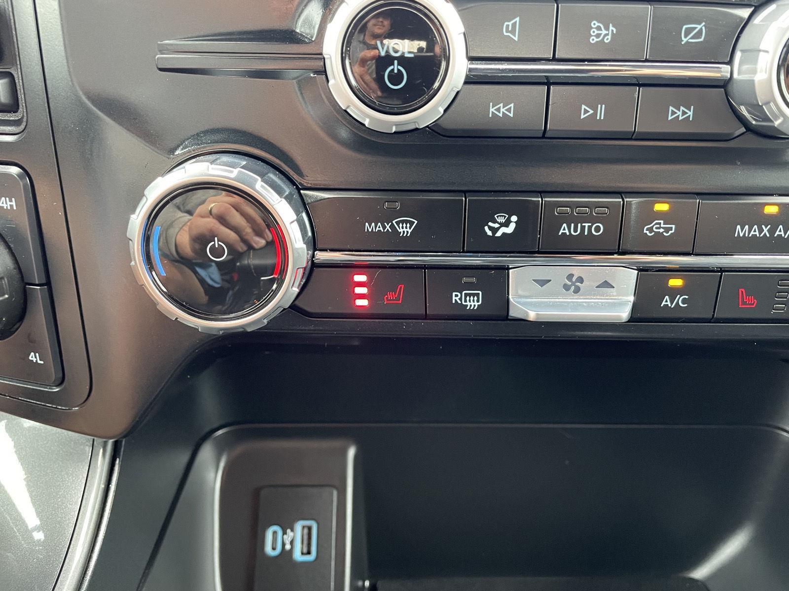 Vehicle photo 27