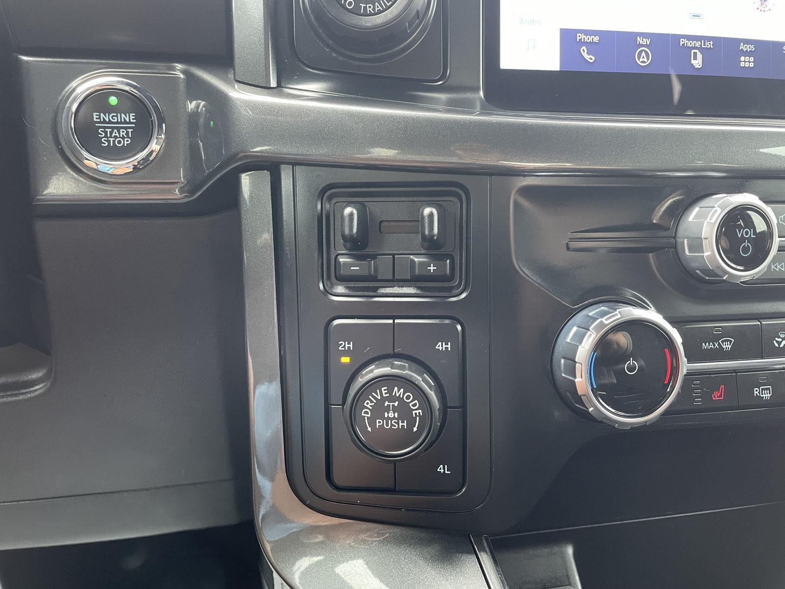 Vehicle photo 30