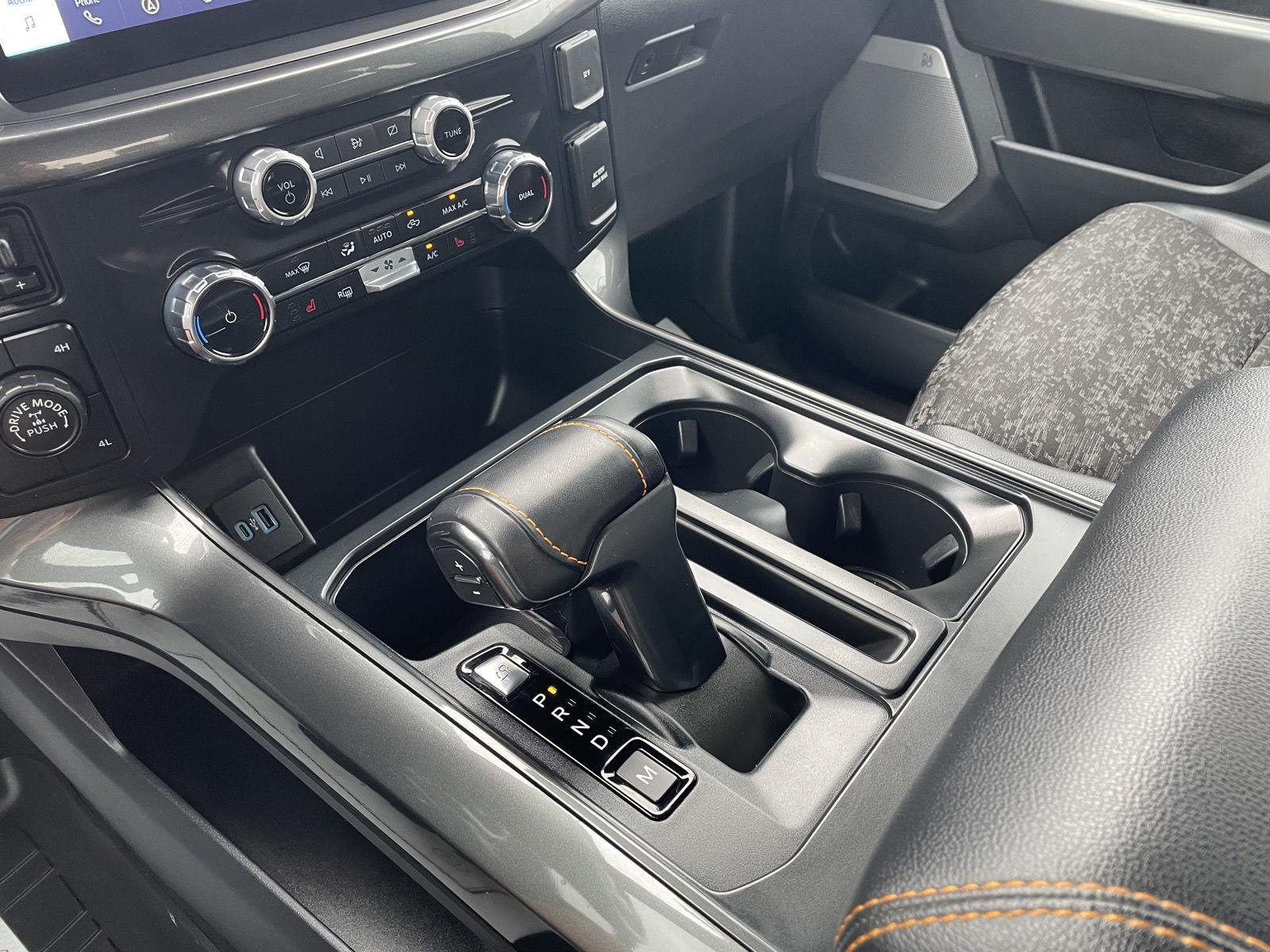 Vehicle photo 33