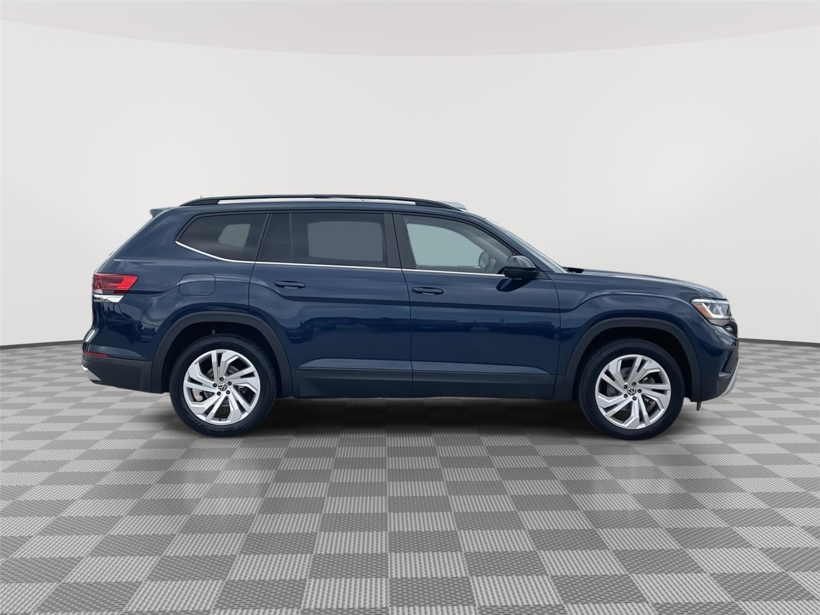 Vehicle photo 6