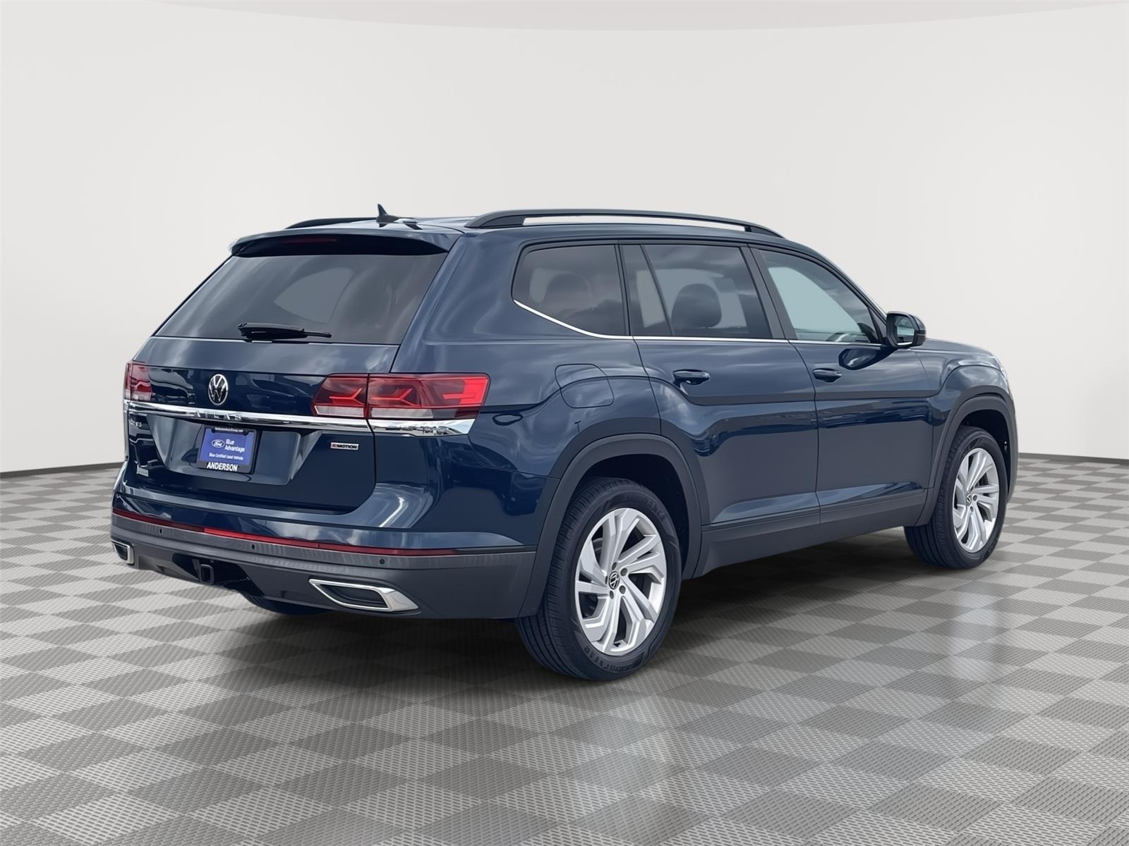 Vehicle photo 7