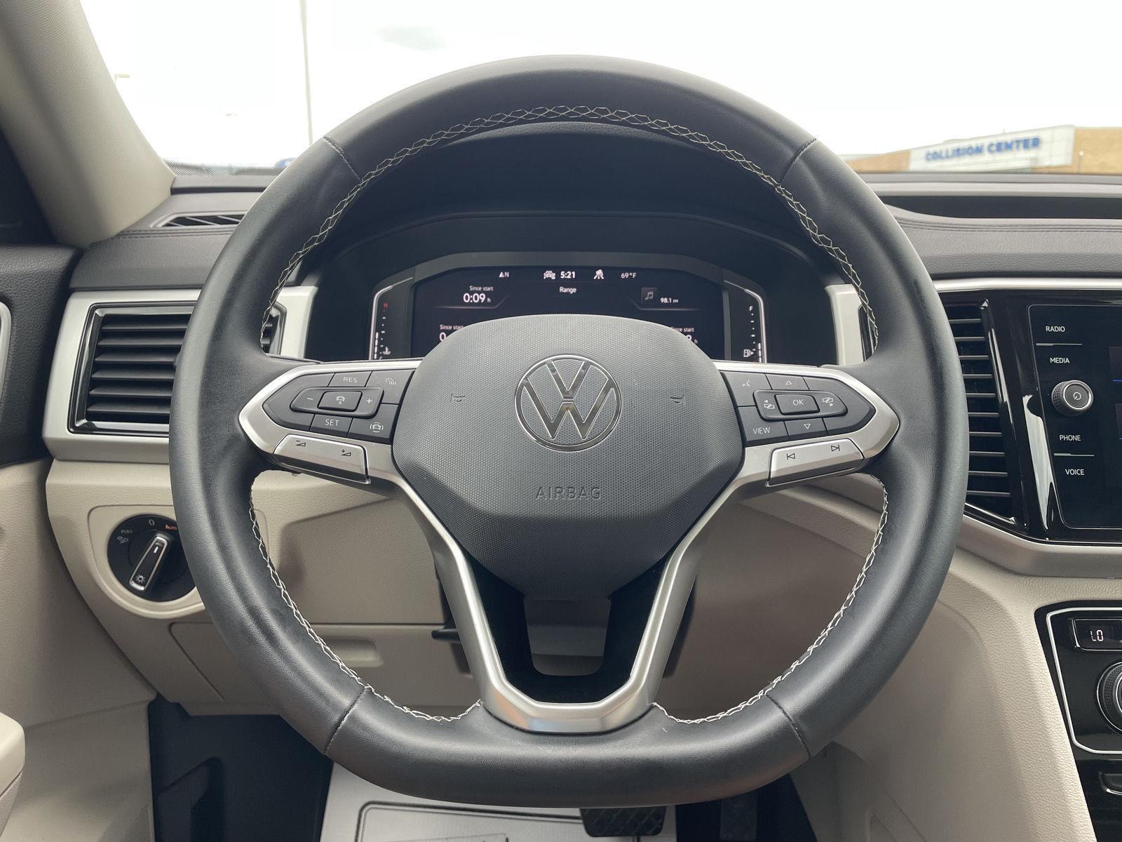 Vehicle photo 12