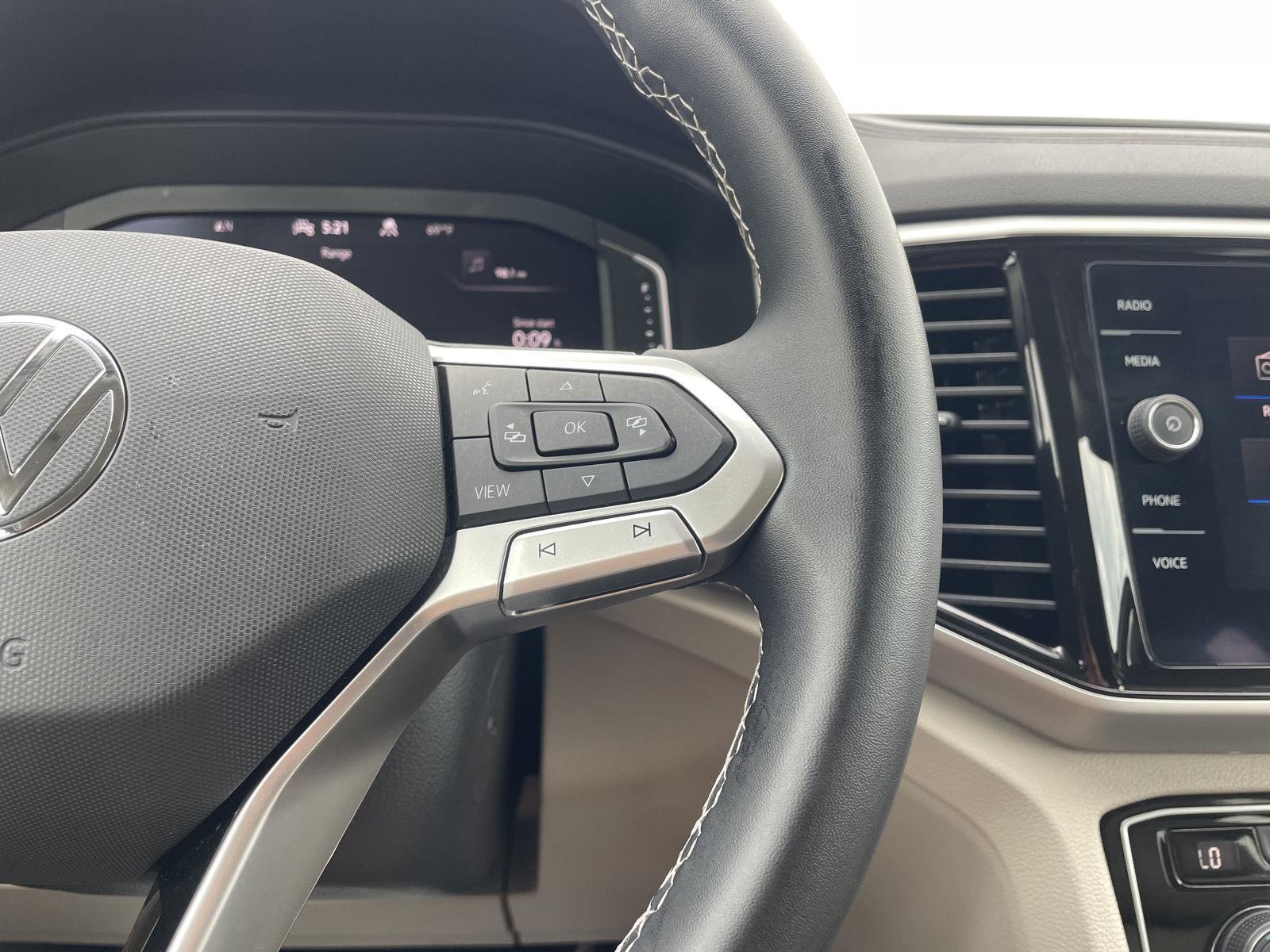 Vehicle photo 14