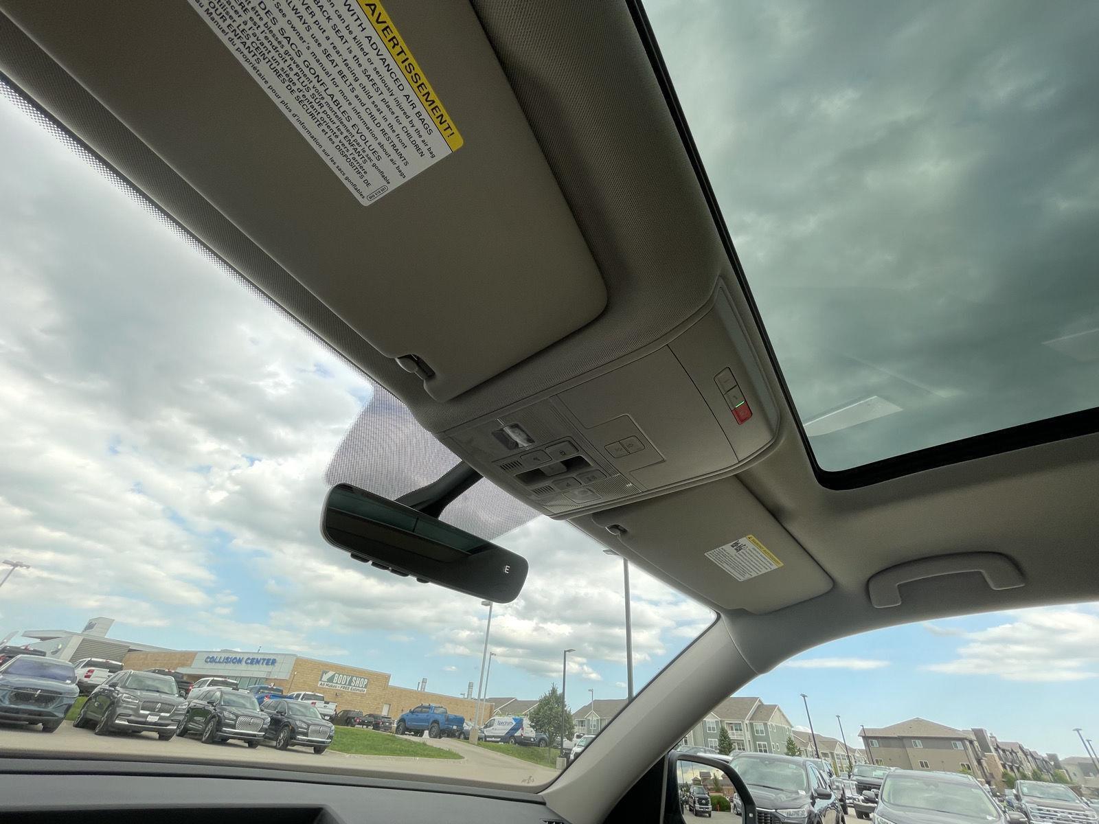 Vehicle photo 22