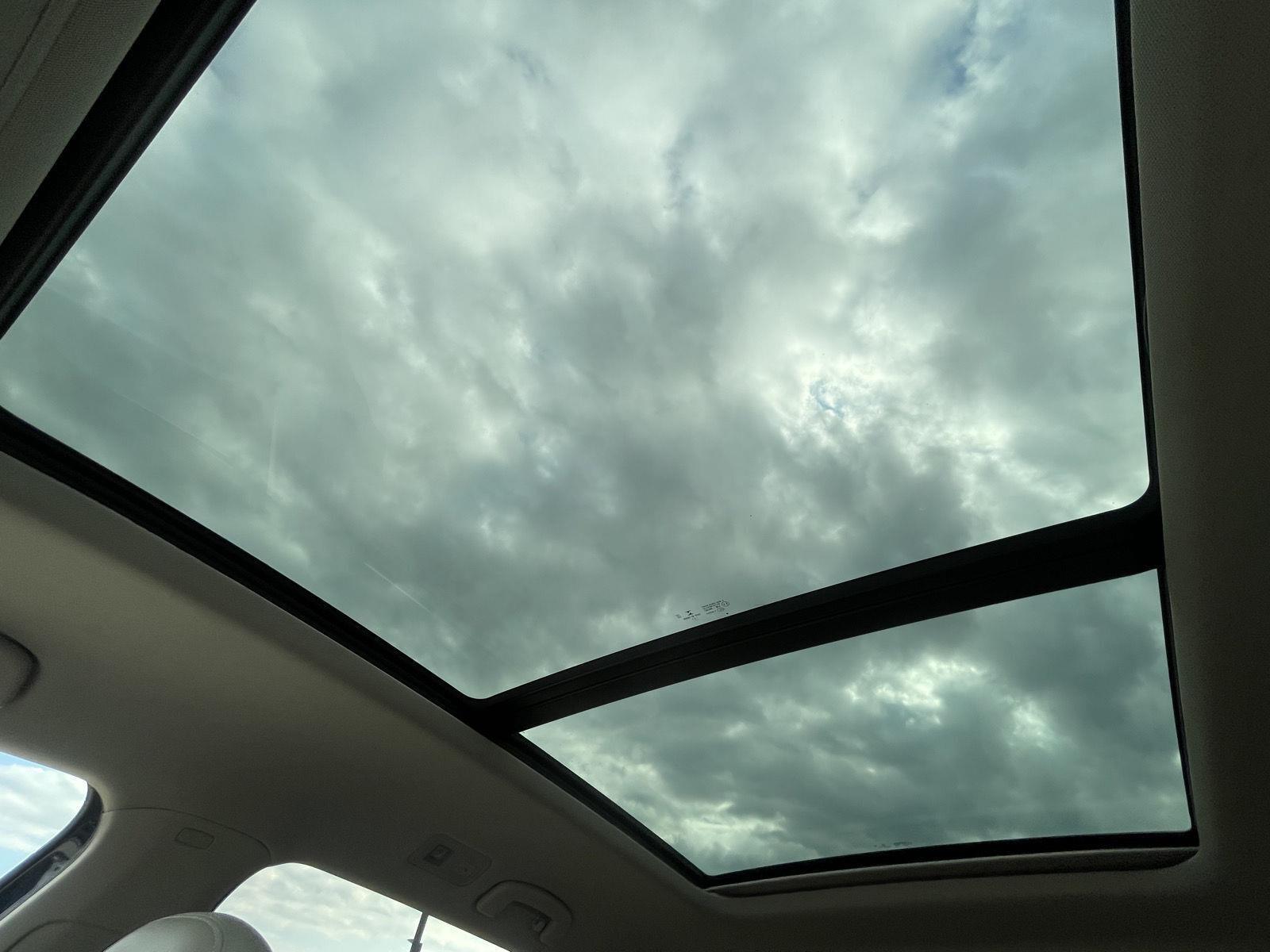 Vehicle photo 23