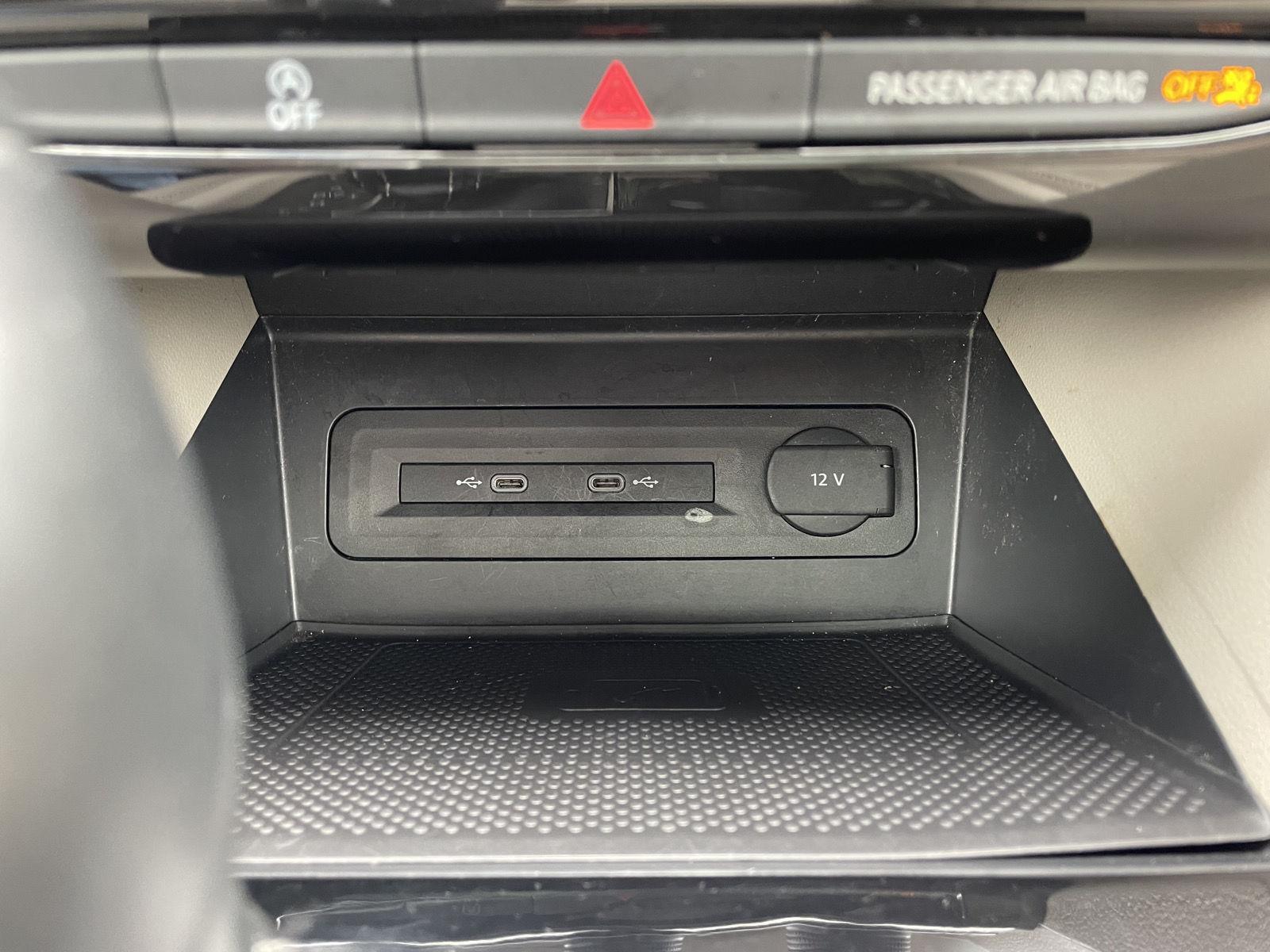 Vehicle photo 30