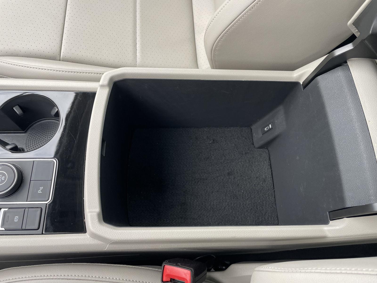 Vehicle photo 33