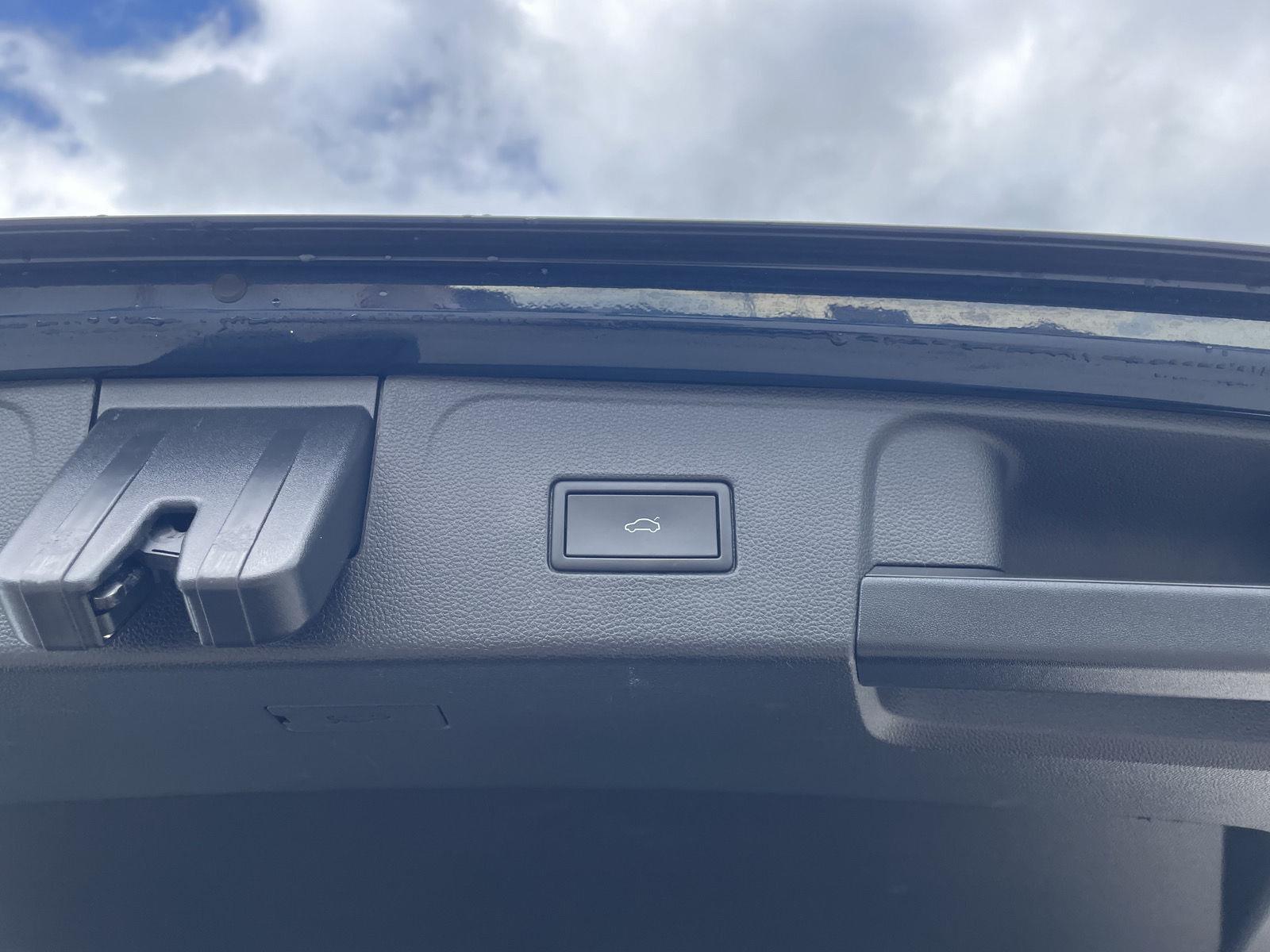Vehicle photo 38