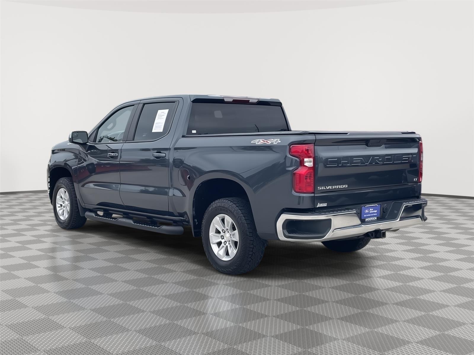Vehicle photo 9