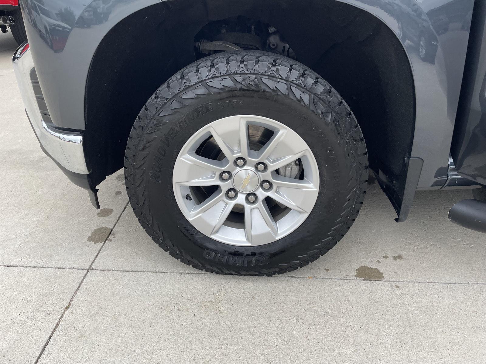 Vehicle photo 10