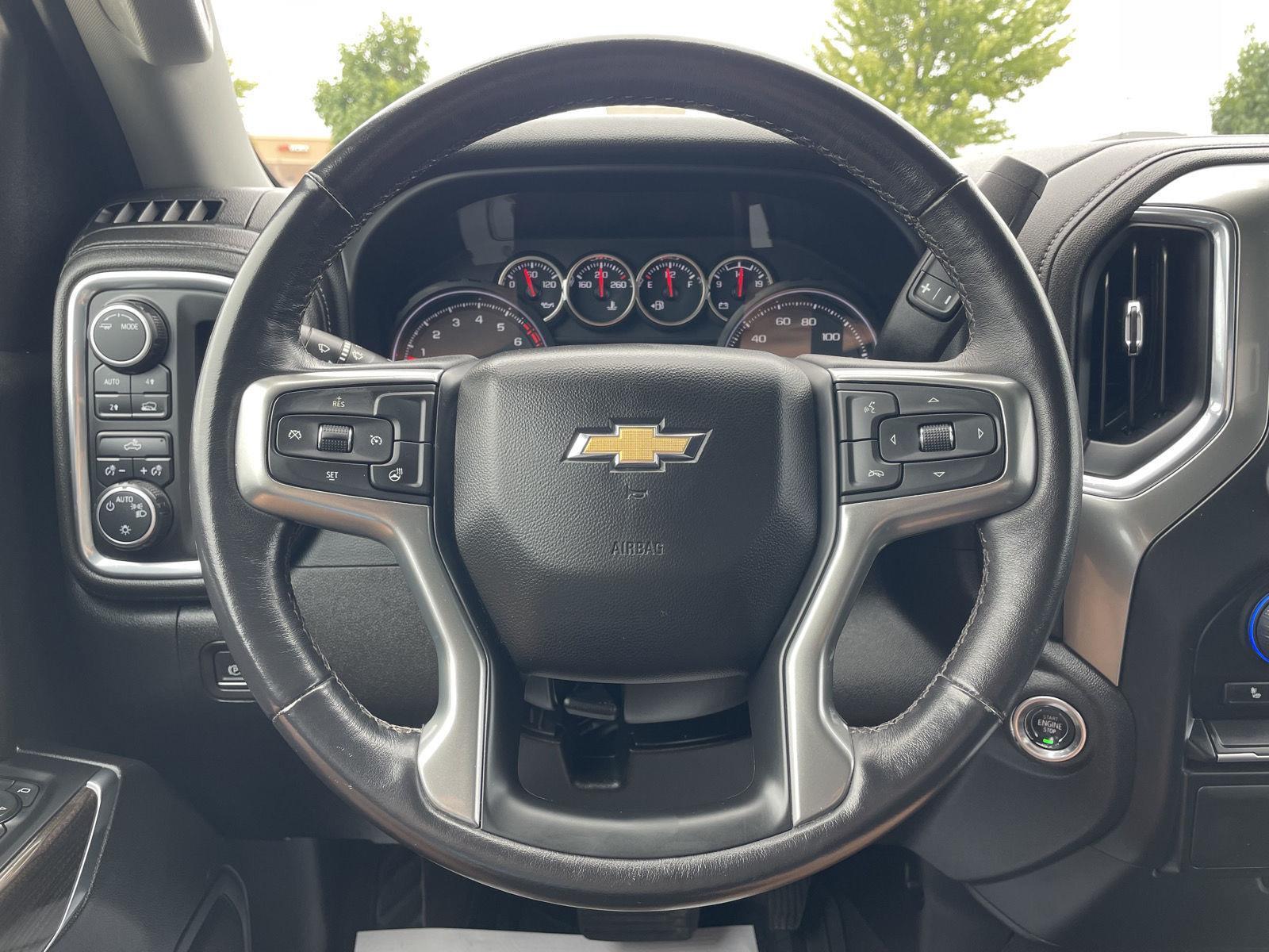 Vehicle photo 12