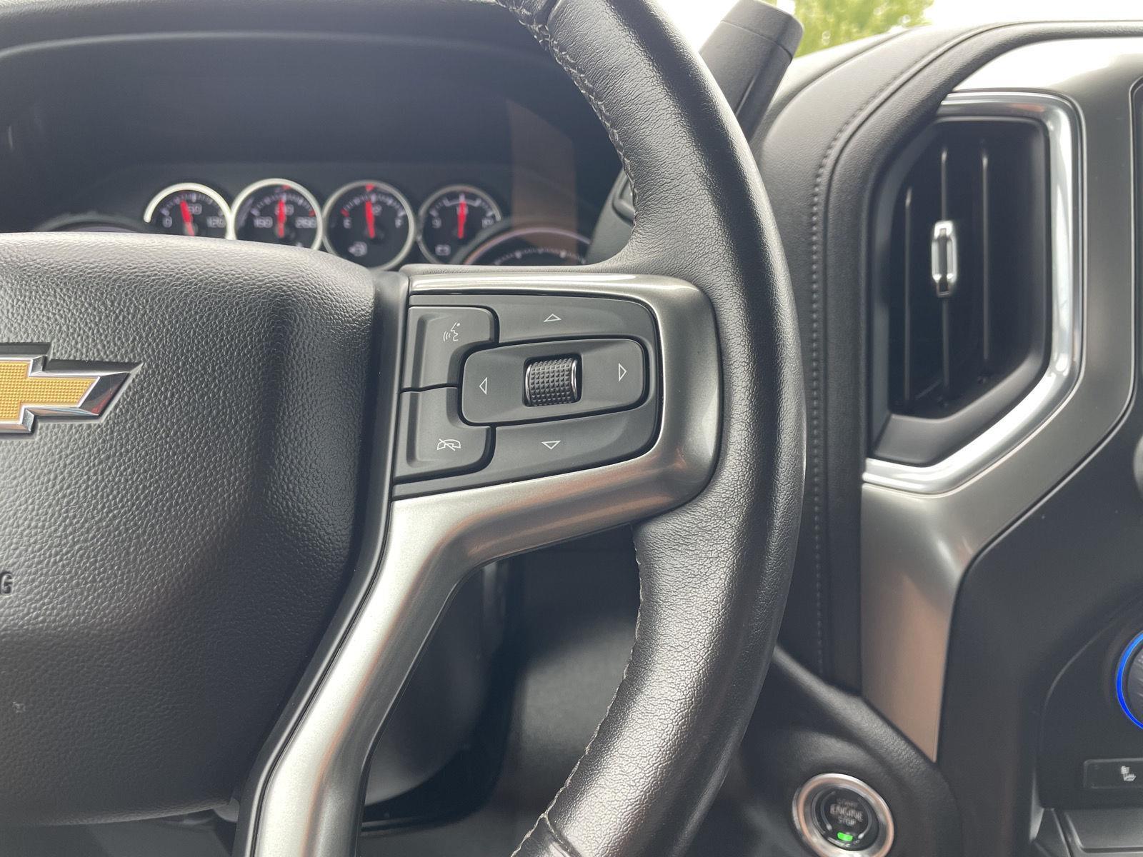 Vehicle photo 14