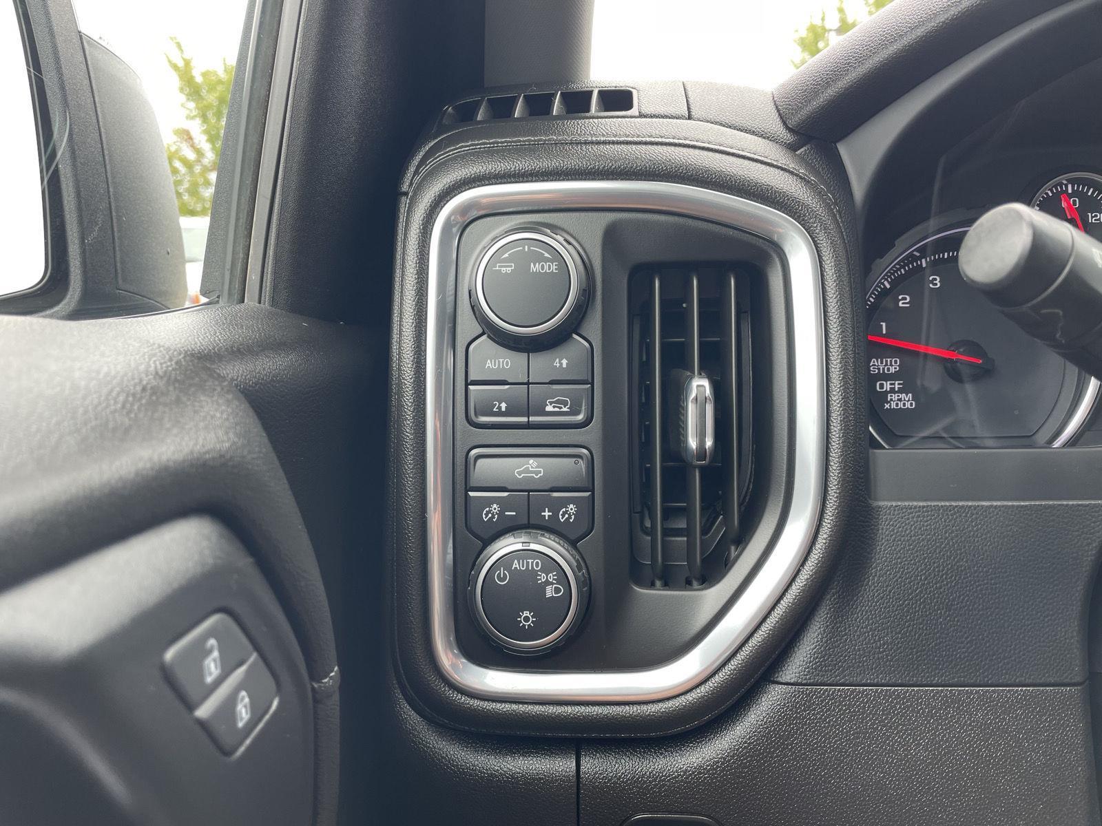 Vehicle photo 16