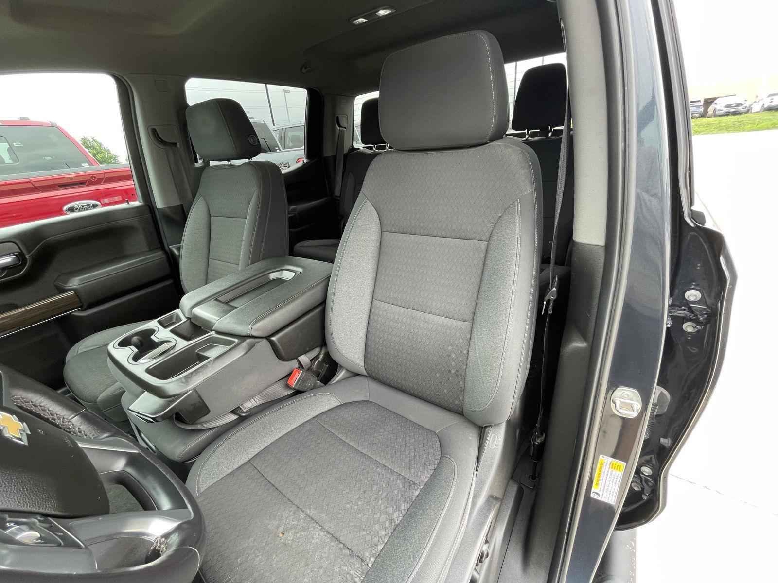 Vehicle photo 18