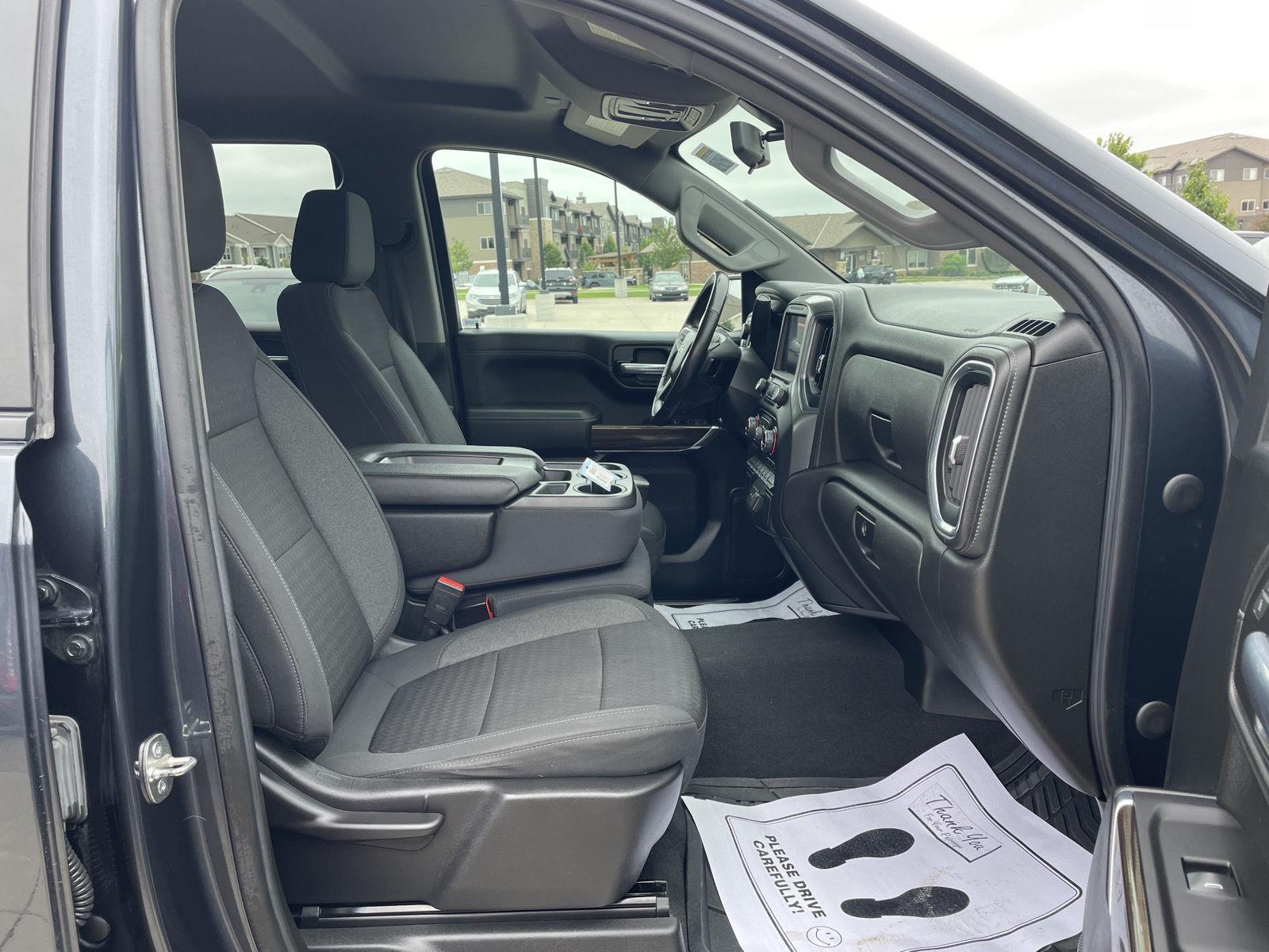 Vehicle photo 19