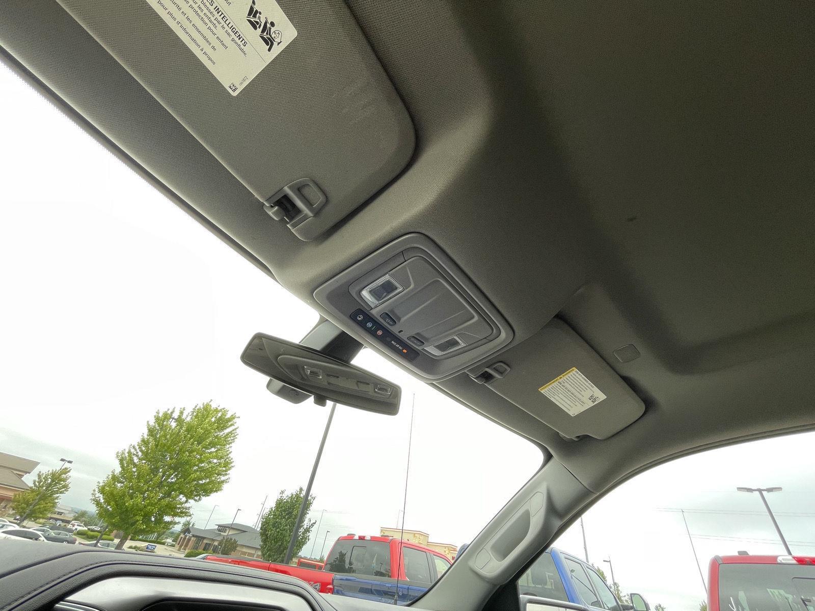 Vehicle photo 21