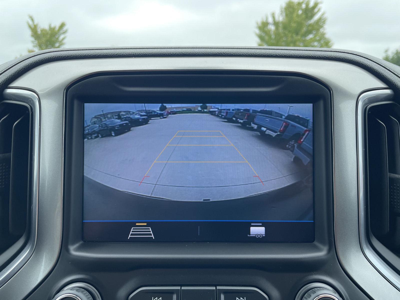 Vehicle photo 23
