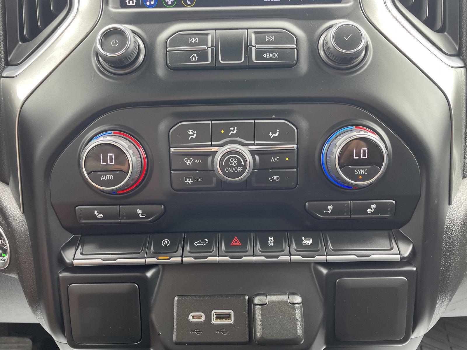 Vehicle photo 26