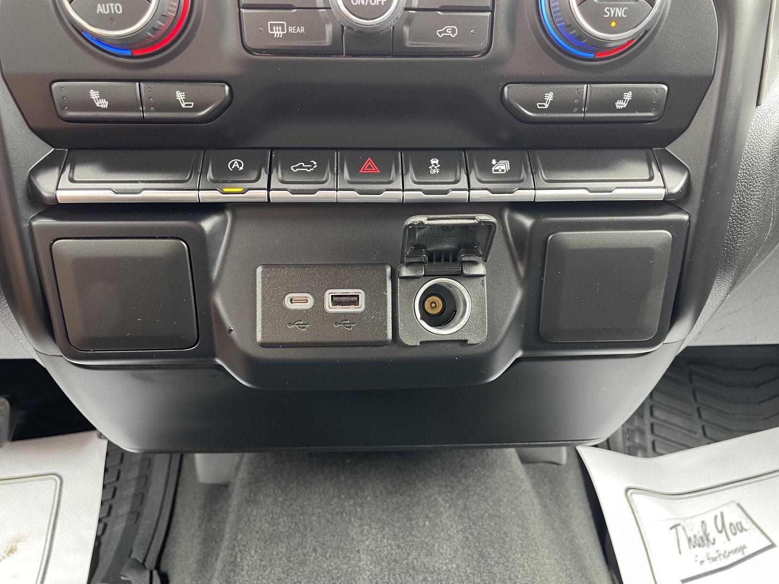 Vehicle photo 29