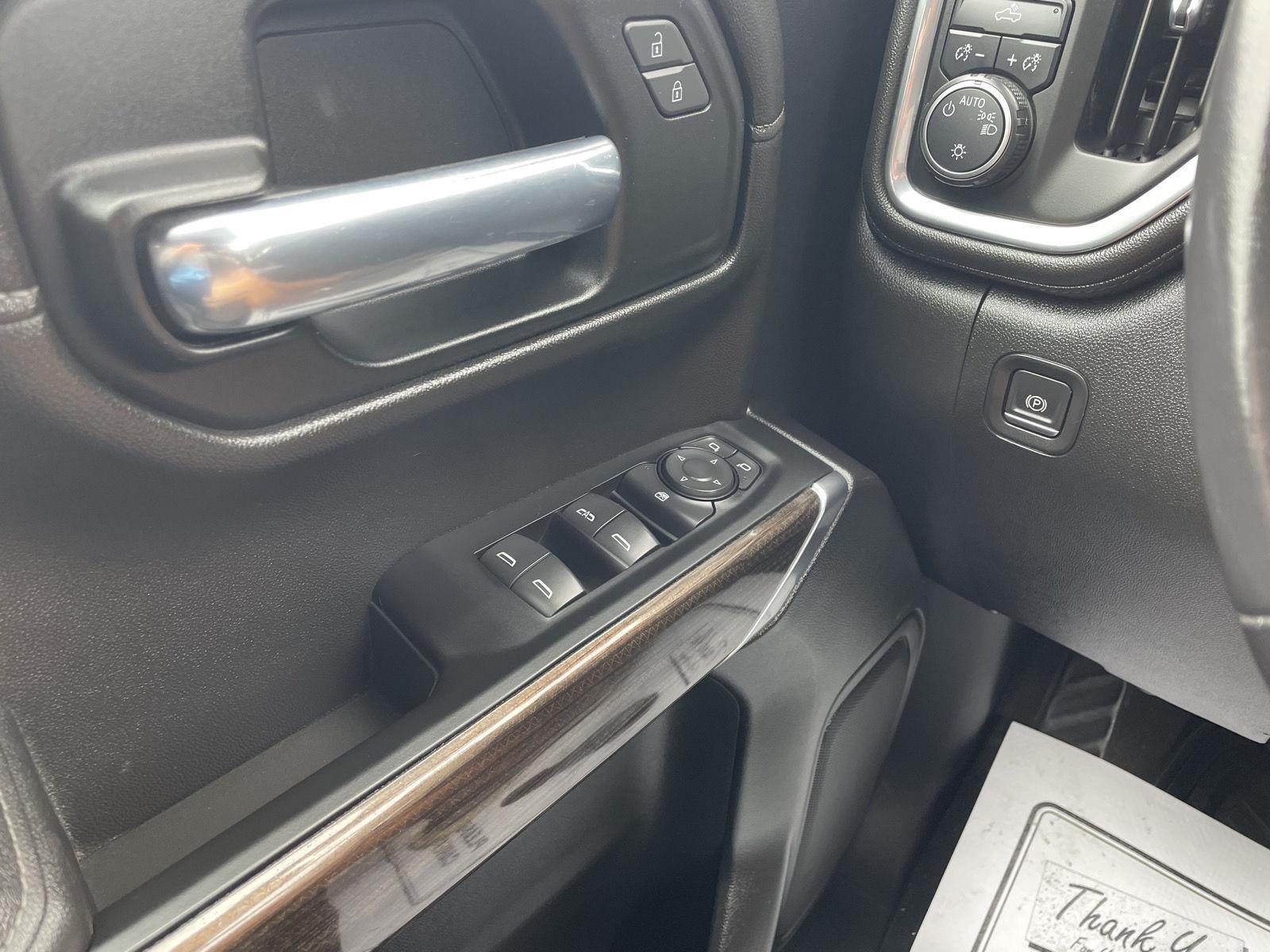 Vehicle photo 30