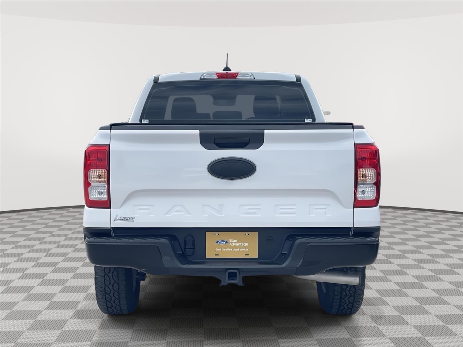 Vehicle photo 8