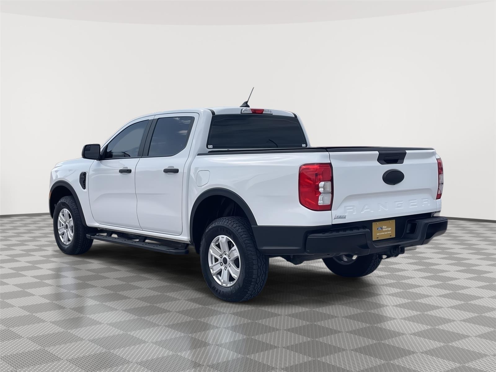 Vehicle photo 9