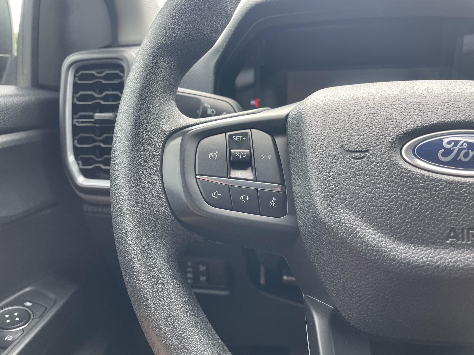 Vehicle photo 12