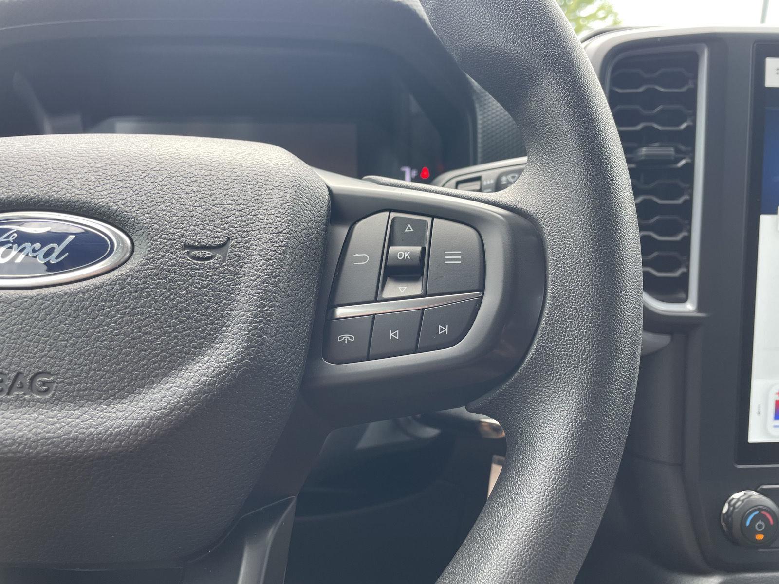 Vehicle photo 13