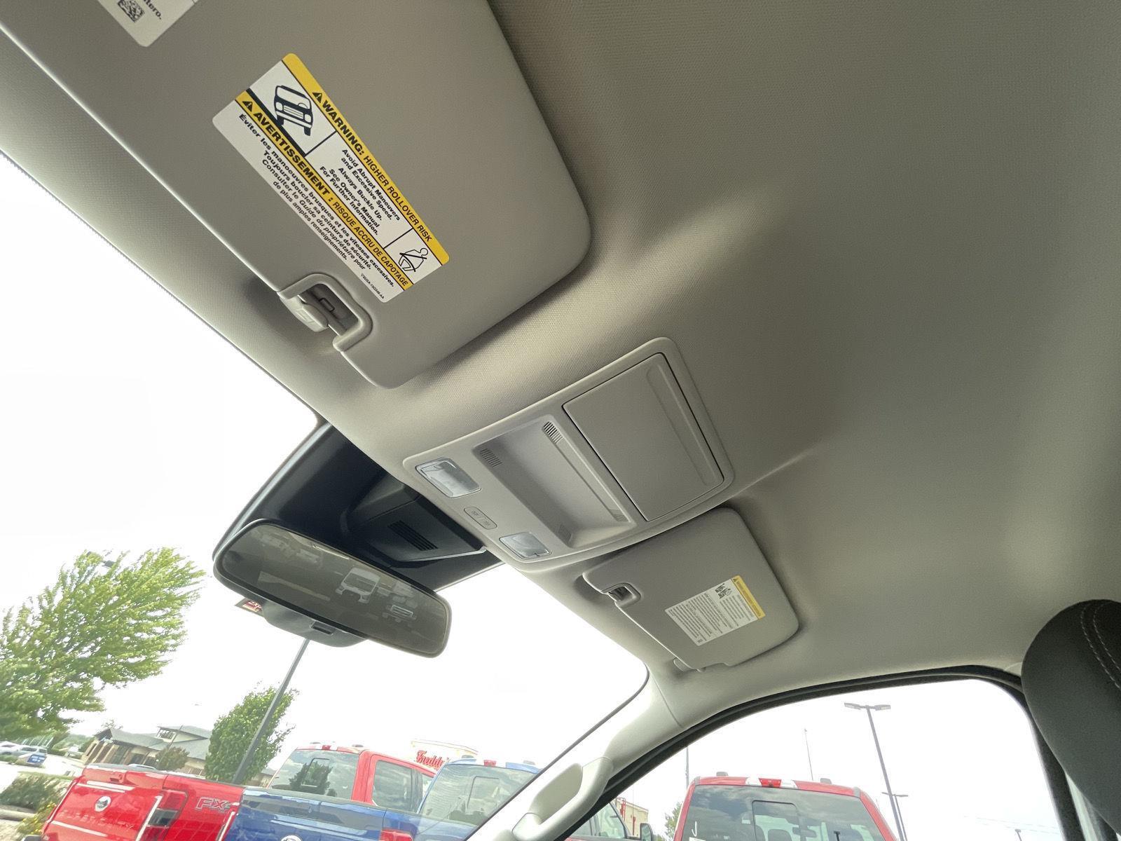 Vehicle photo 20