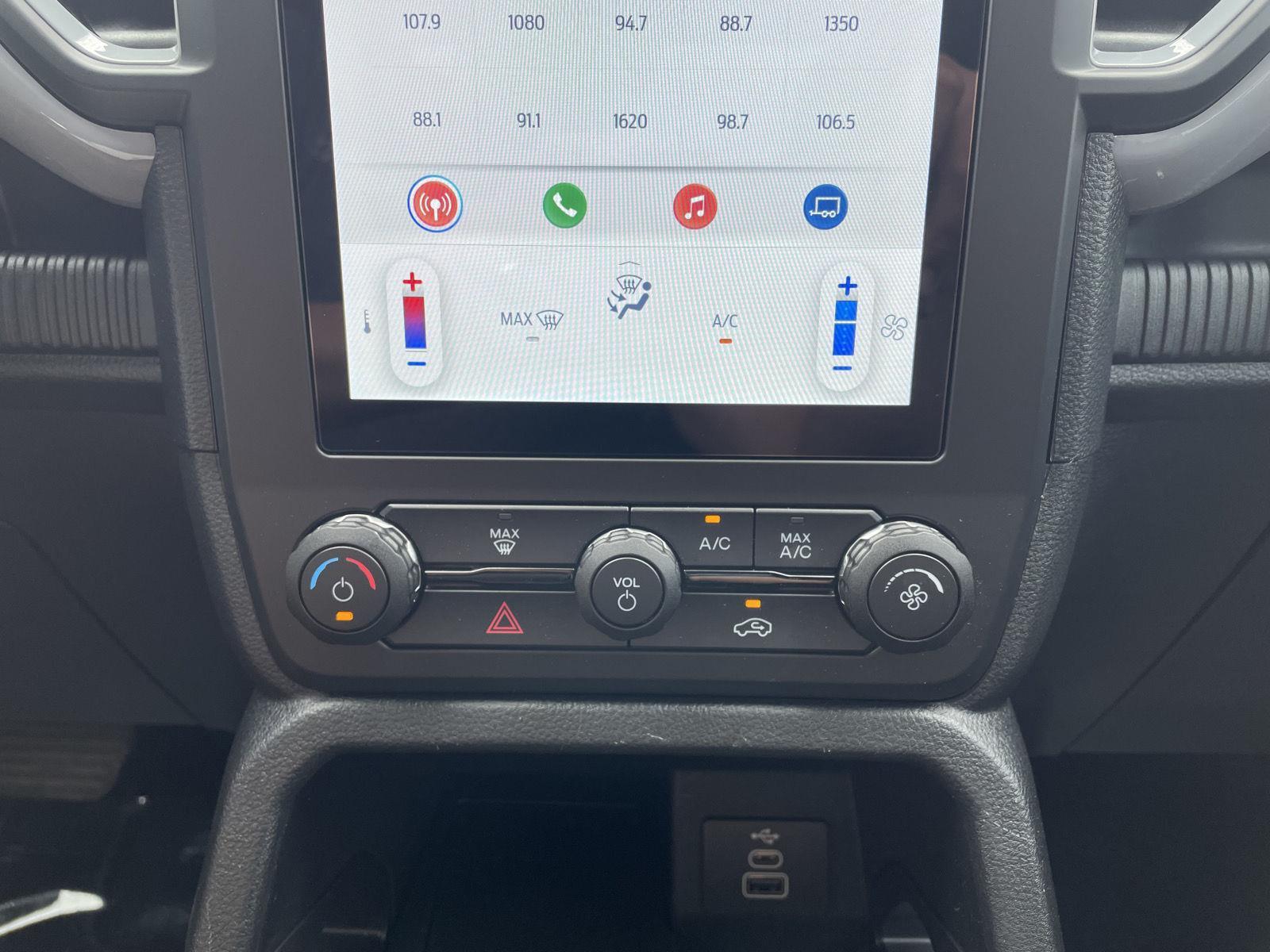 Vehicle photo 23