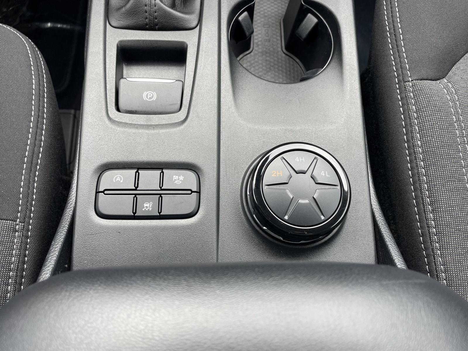Vehicle photo 27