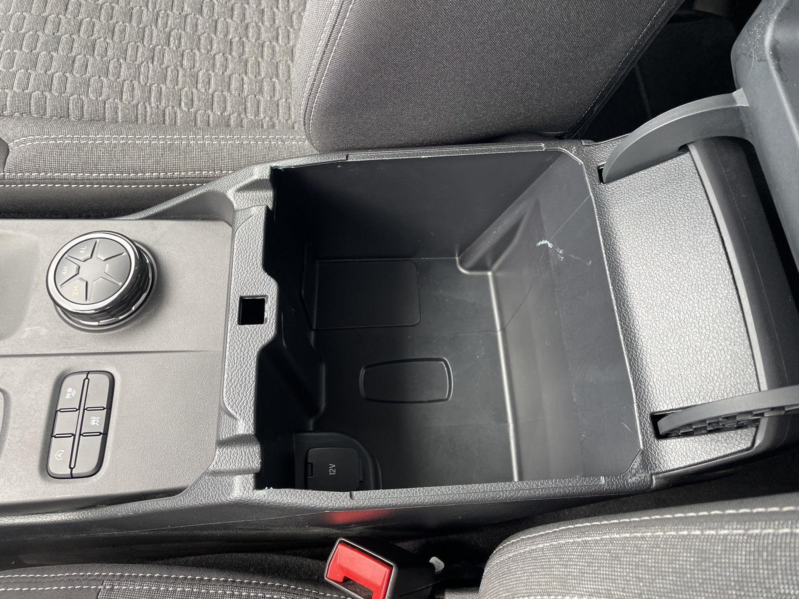 Vehicle photo 28