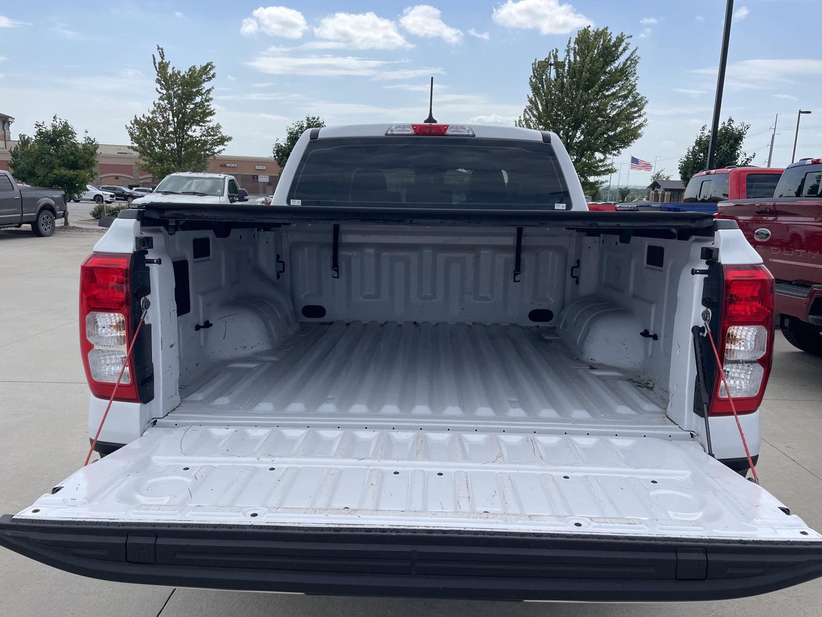 Vehicle photo 32