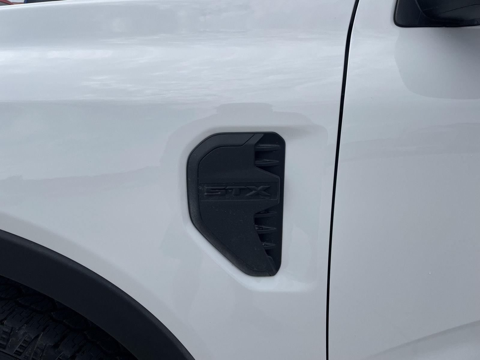 Vehicle photo 34