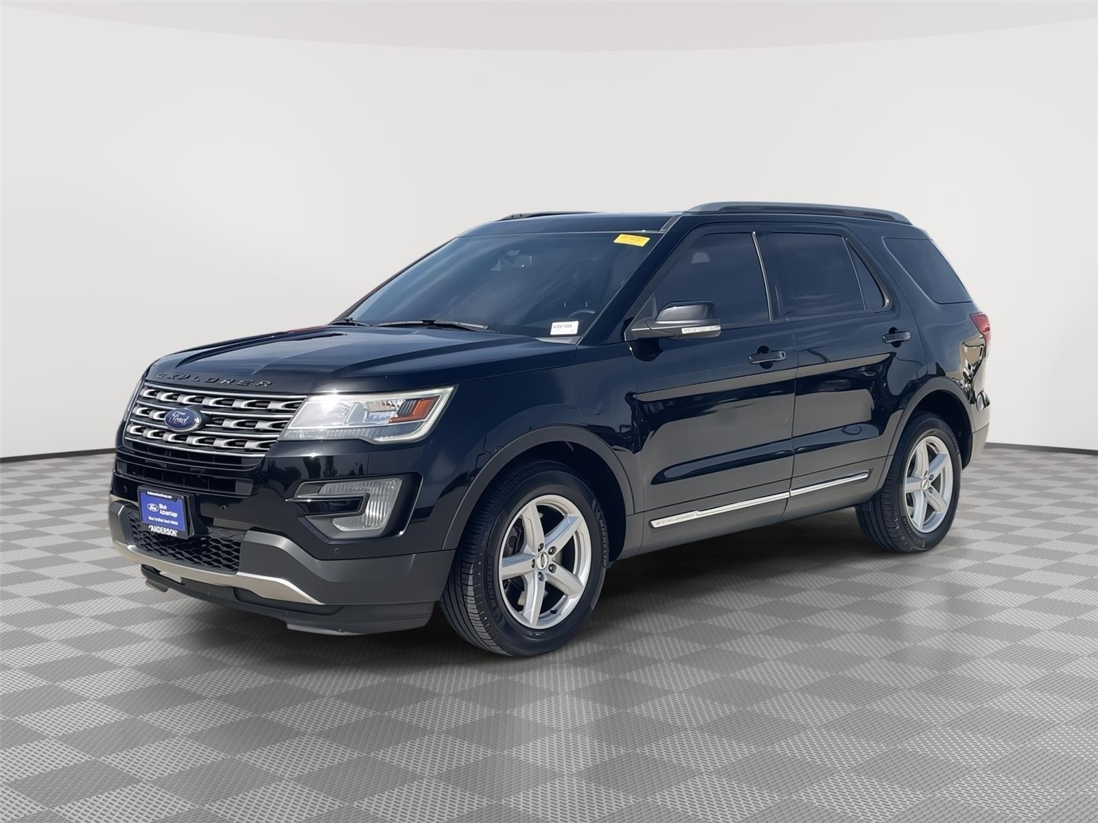  2017 Ford Explorer XLT AWD   