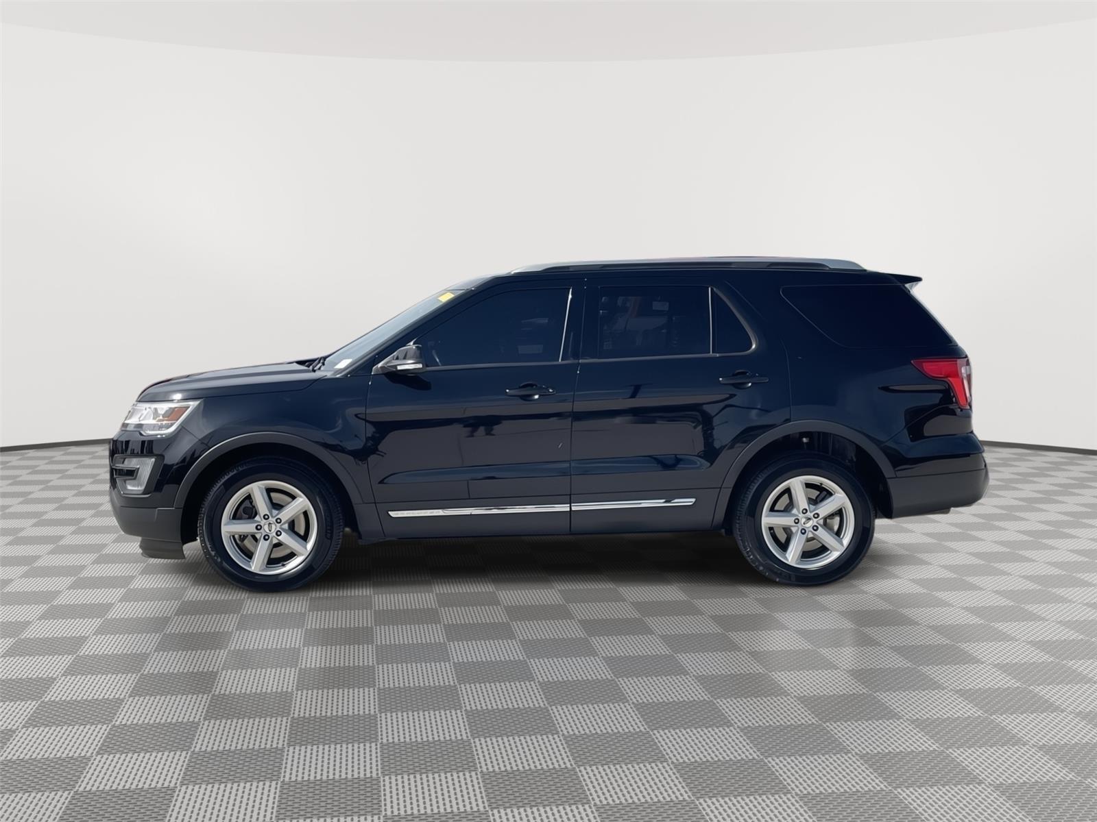 Vehicle photo 2