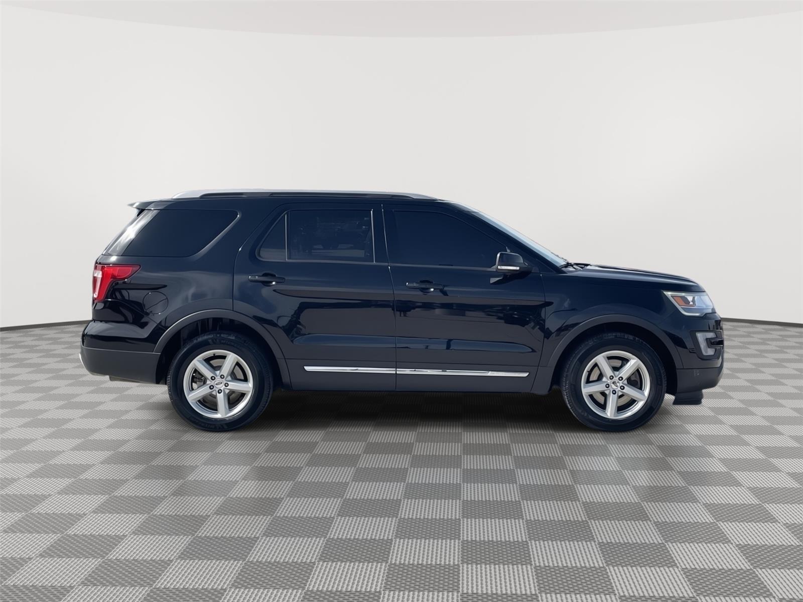 Vehicle photo 6