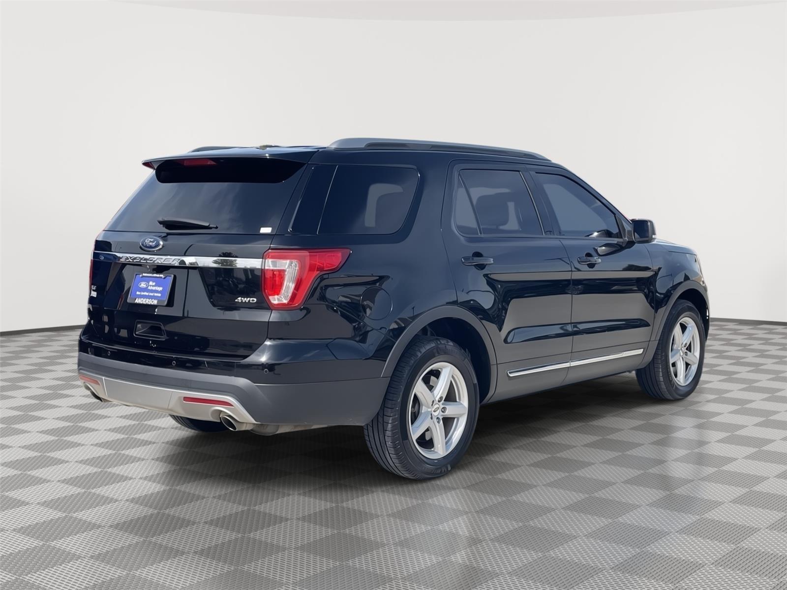 Vehicle photo 7