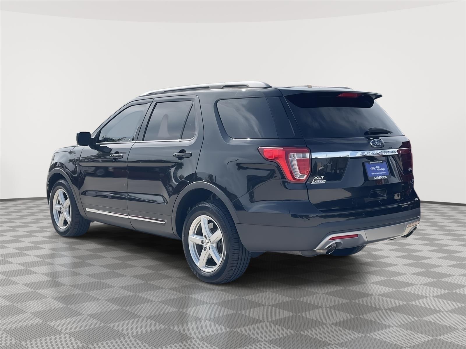 Vehicle photo 9